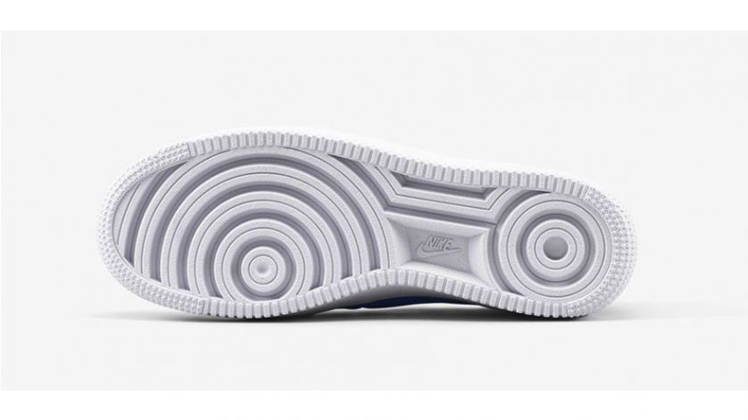 enviar ciclo Pantano Nike pensó que poner la suela de sus zapatillas al iPhone 7 sería una buena  idea. | Tecnofanatico
